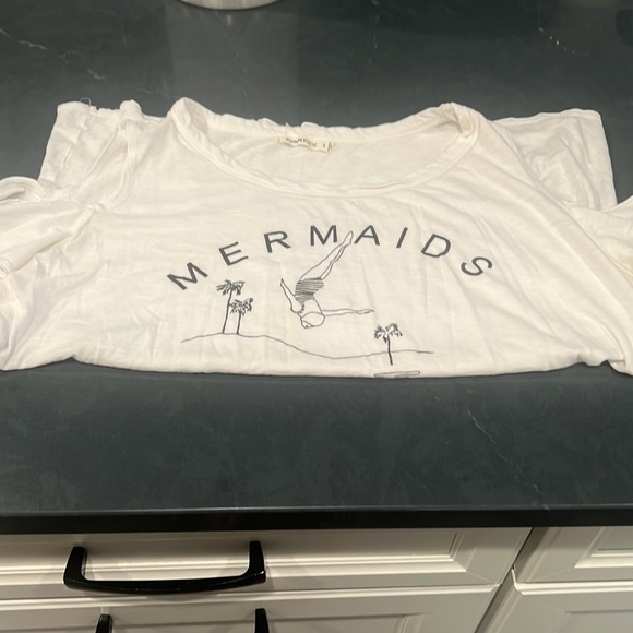 EUC! Cold Shoulder Tee - Picture 9 of 9